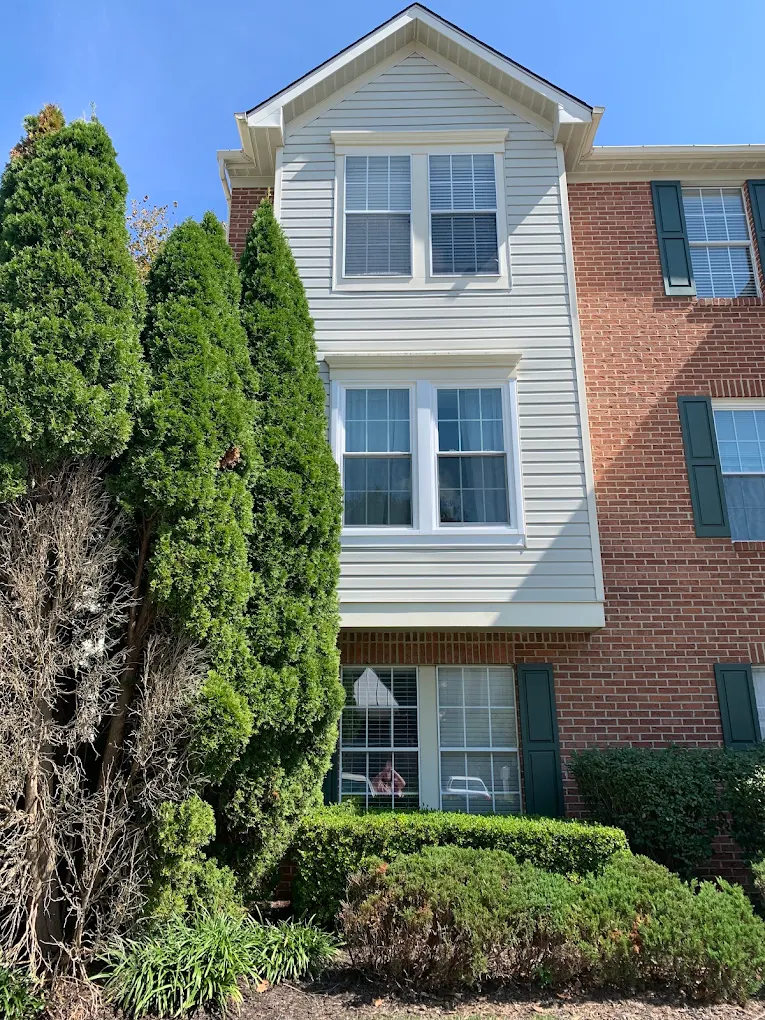 Residential home in Baltimore featuring new vinyl replacement windows.