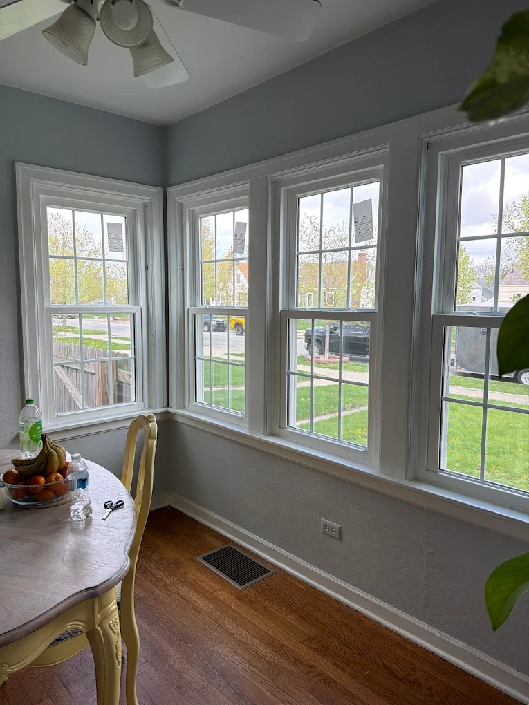 Chicago home featuring new replacement windows 
