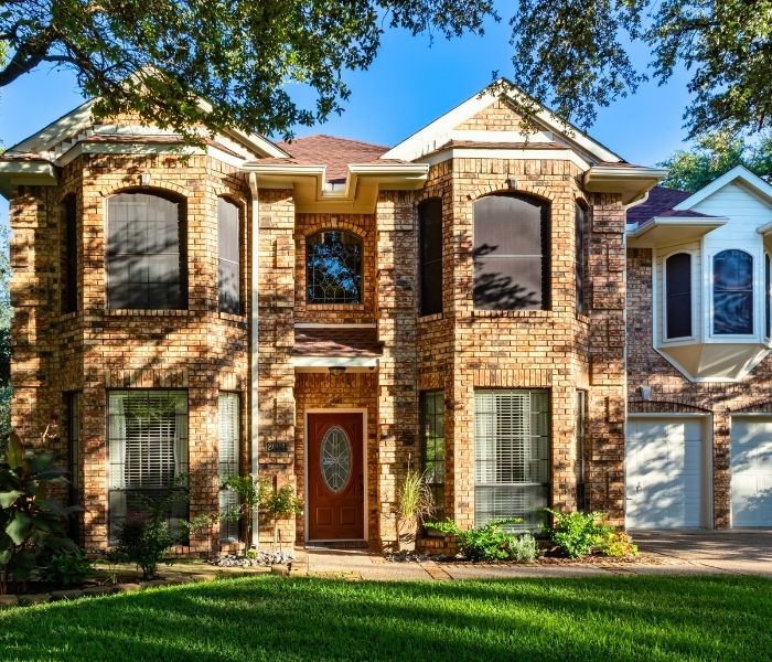 Brick front home outside of Fort Worth, Texas with replacement vinyl windows